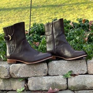 UGG Expresso Leather Finnegan W 10. Great Condition